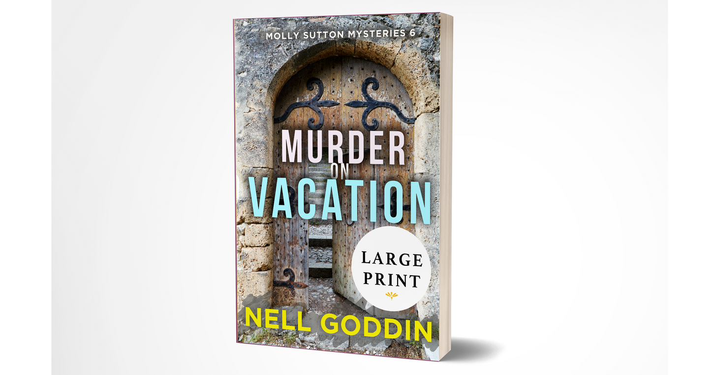 Murder on Vacation (Molly Sutton Mysteries): Large Print